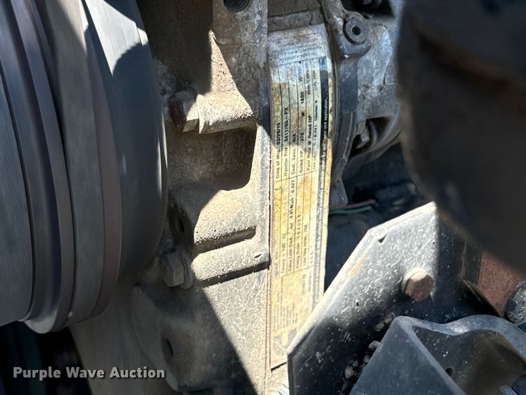 image for item DV5822 2001 International  2674 semi truck