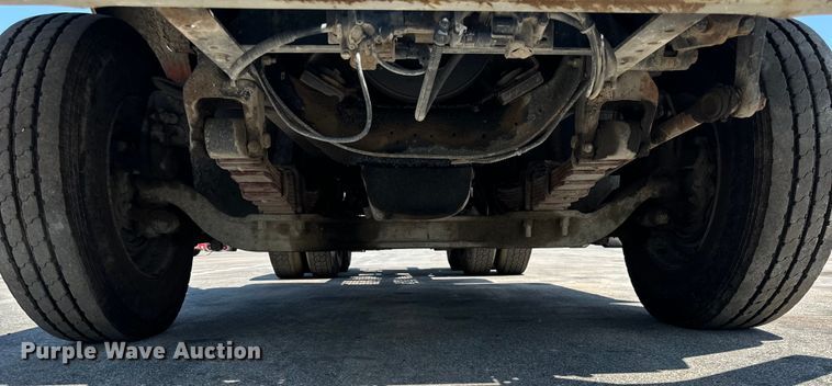 image for item DV5822 2001 International  2674 semi truck