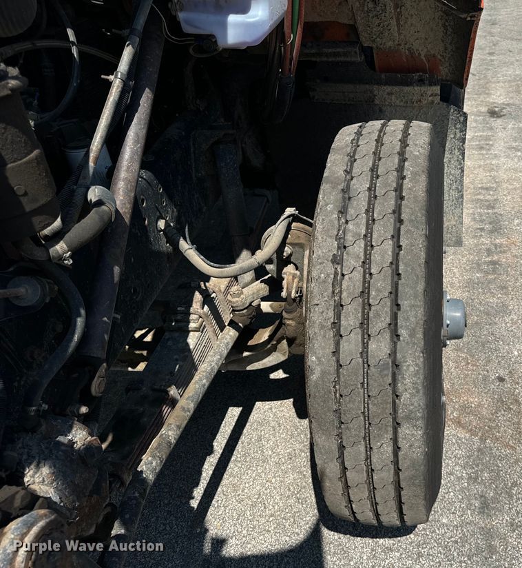 image for item DV5822 2001 International  2674 semi truck