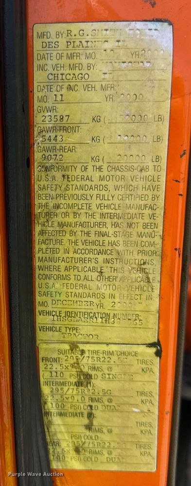 image for item DV5822 2001 International  2674 semi truck