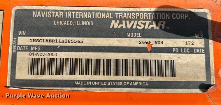 image for item DV5822 2001 International  2674 semi truck