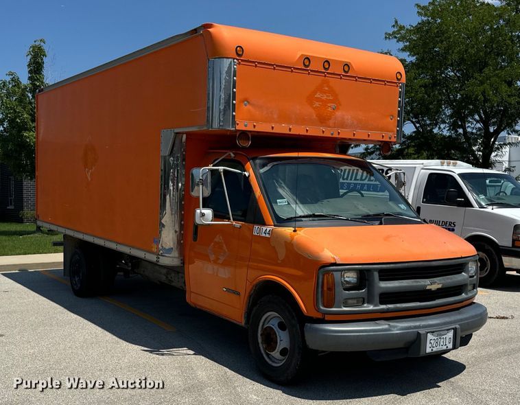 image for item DV5823 1997 Chevrolet  3500 box truck