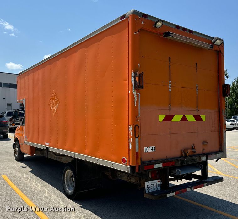 image for item DV5823 1997 Chevrolet  3500 box truck