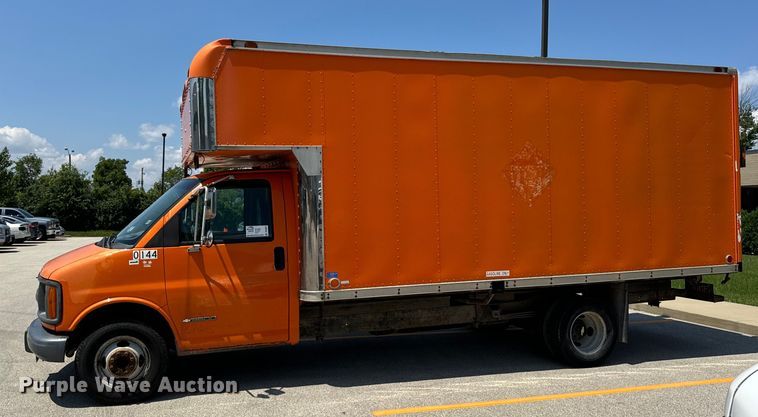 image for item DV5823 1997 Chevrolet  3500 box truck
