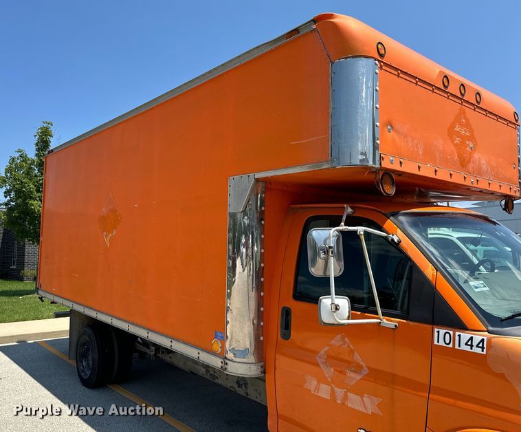 image for item DV5823 1997 Chevrolet  3500 box truck