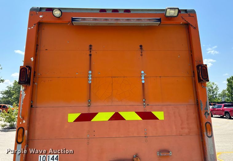 image for item DV5823 1997 Chevrolet  3500 box truck