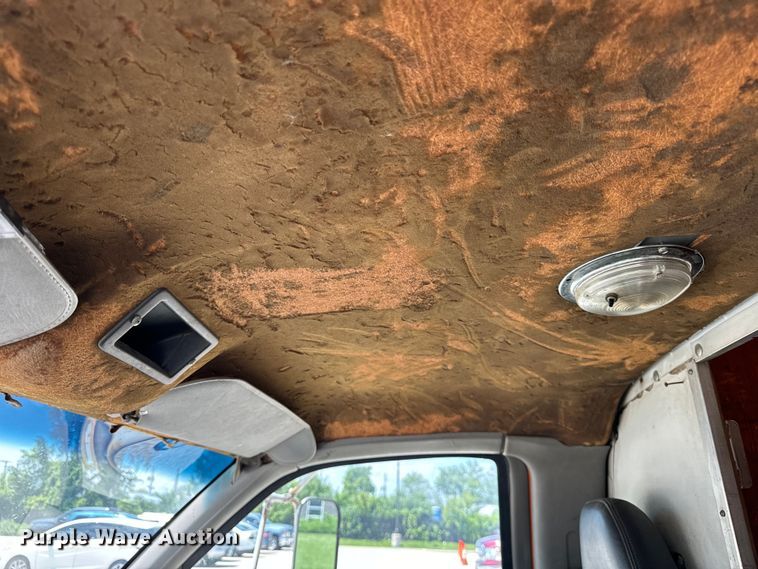 image for item DV5823 1997 Chevrolet  3500 box truck