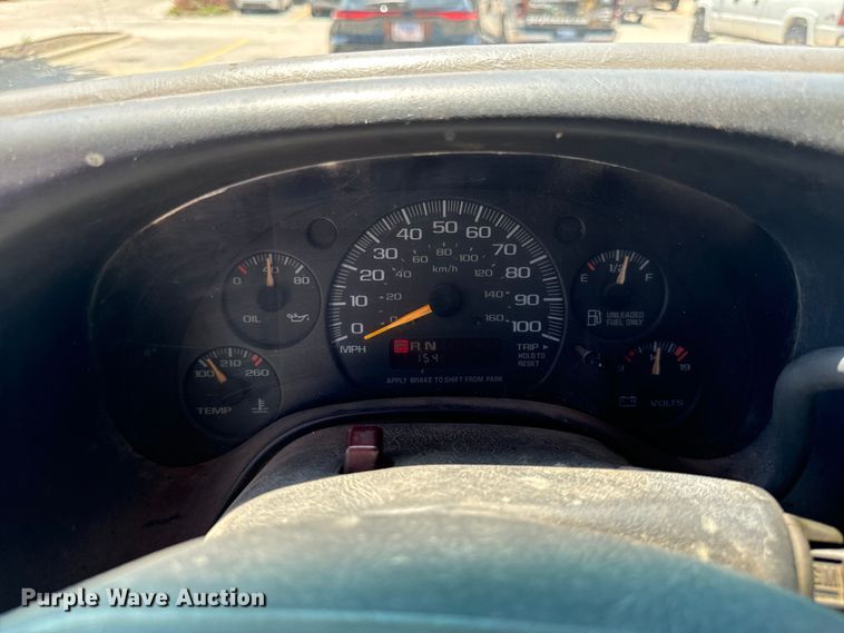 image for item DV5823 1997 Chevrolet  3500 box truck