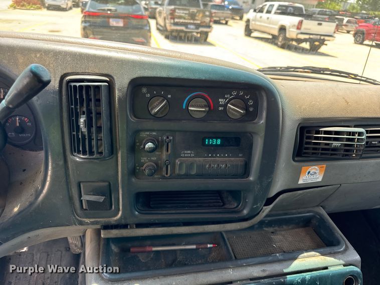 image for item DV5823 1997 Chevrolet  3500 box truck