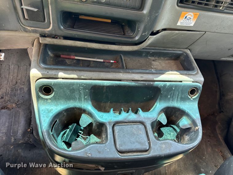 image for item DV5823 1997 Chevrolet  3500 box truck