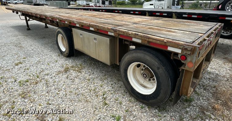 image for item DX0936 1997 Lufkin flatbed trailer