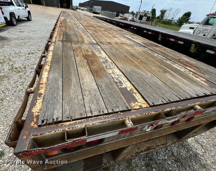 image for item DX0936 1997 Lufkin flatbed trailer