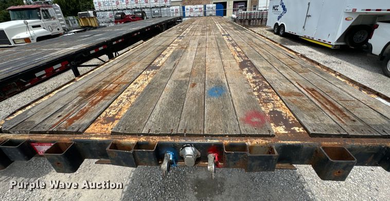 image for item DX0936 1997 Lufkin flatbed trailer