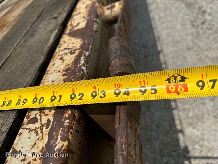 image for item DX0936 1997 Lufkin flatbed trailer