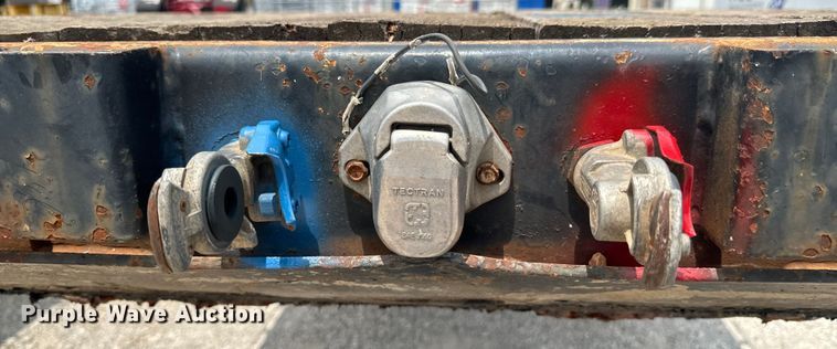 image for item DX0936 1997 Lufkin flatbed trailer