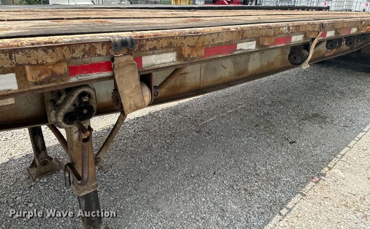 image for item DX0936 1997 Lufkin flatbed trailer
