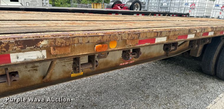 image for item DX0936 1997 Lufkin flatbed trailer
