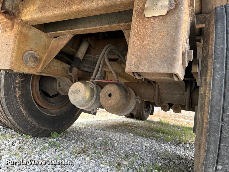 image for item DX0936 1997 Lufkin flatbed trailer