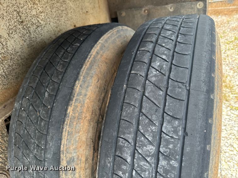 image for item DX0936 1997 Lufkin flatbed trailer