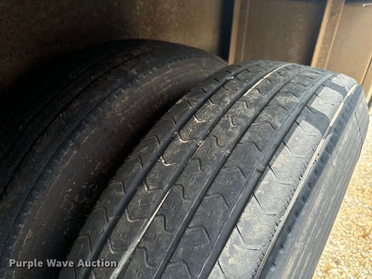 image for item DX0936 1997 Lufkin flatbed trailer