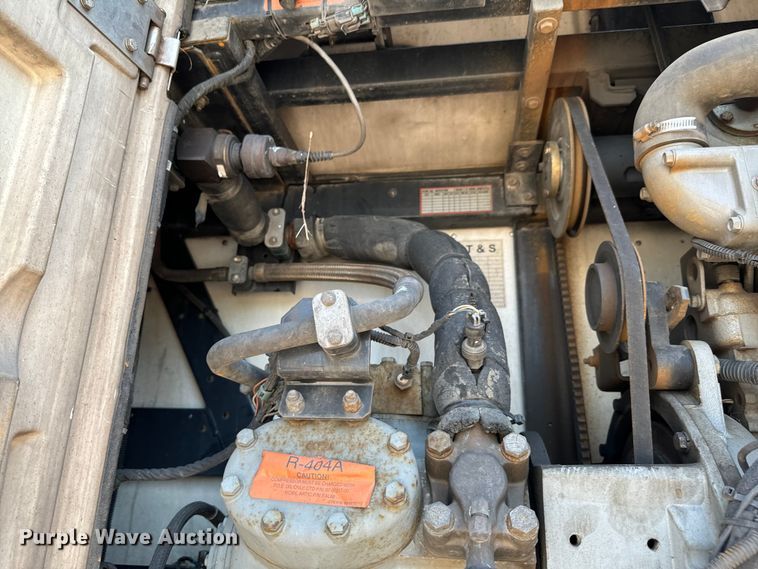 image for item DX0941 2013 Wabash refrigerated van trailer