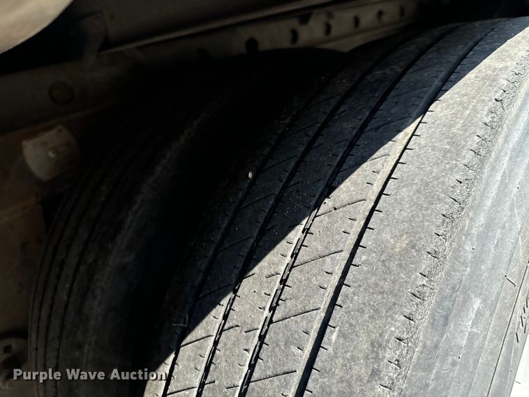 image for item DX0941 2013 Wabash refrigerated van trailer