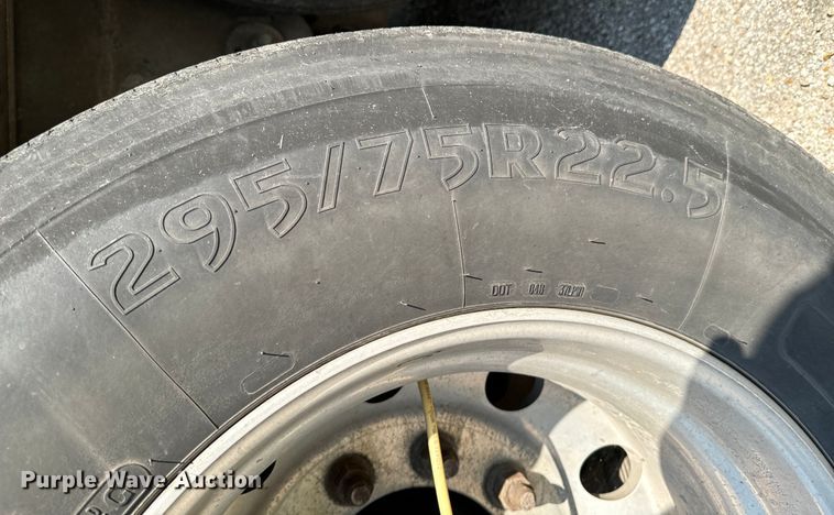 image for item DX0941 2013 Wabash refrigerated van trailer