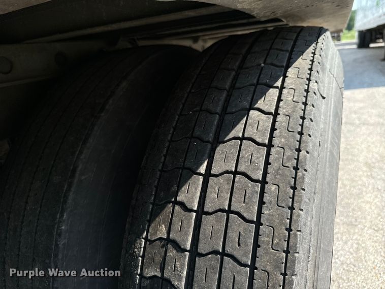 image for item DX0941 2013 Wabash refrigerated van trailer