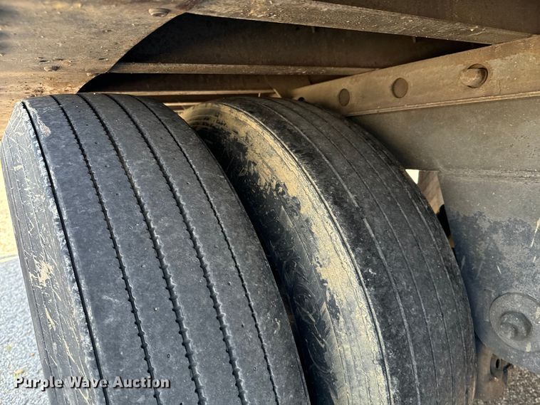 image for item DX0941 2013 Wabash refrigerated van trailer