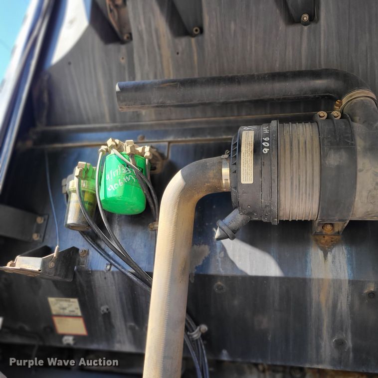 image for item DX0942 2013 CIMC 531SRB03 refrigerated van trailer