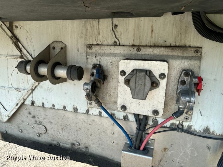 image for item DX0943 2015 Wabash refrigerated van trailer