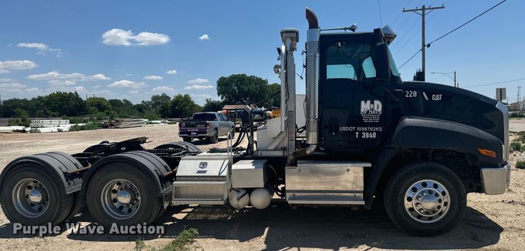 image for item DX3457 2015 Caterpillar  CT660 semi truck