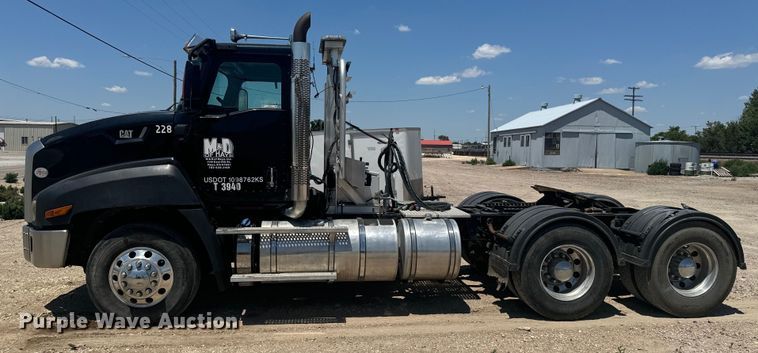 image for item DX3457 2015 Caterpillar  CT660 semi truck