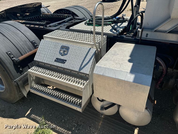 image for item DX3457 2015 Caterpillar  CT660 semi truck