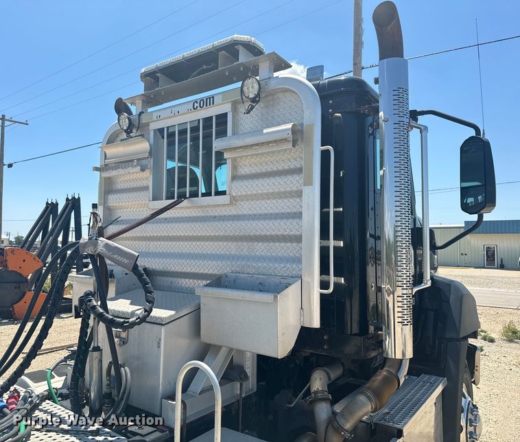 image for item DX3457 2015 Caterpillar  CT660 semi truck