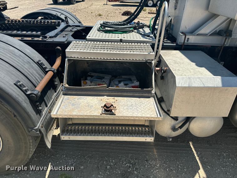 image for item DX3457 2015 Caterpillar  CT660 semi truck