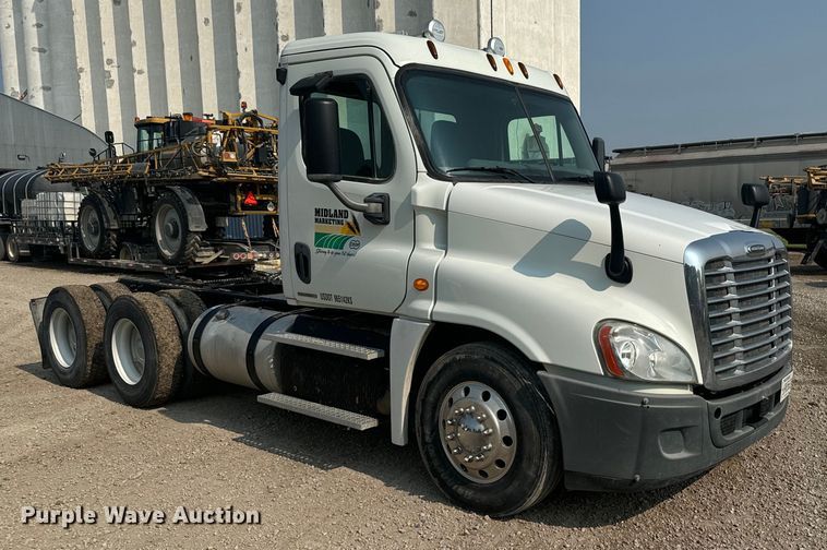 image for item DX3475 2012 Freightliner  Cascadia semi truck