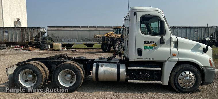 image for item DX3475 2012 Freightliner  Cascadia semi truck