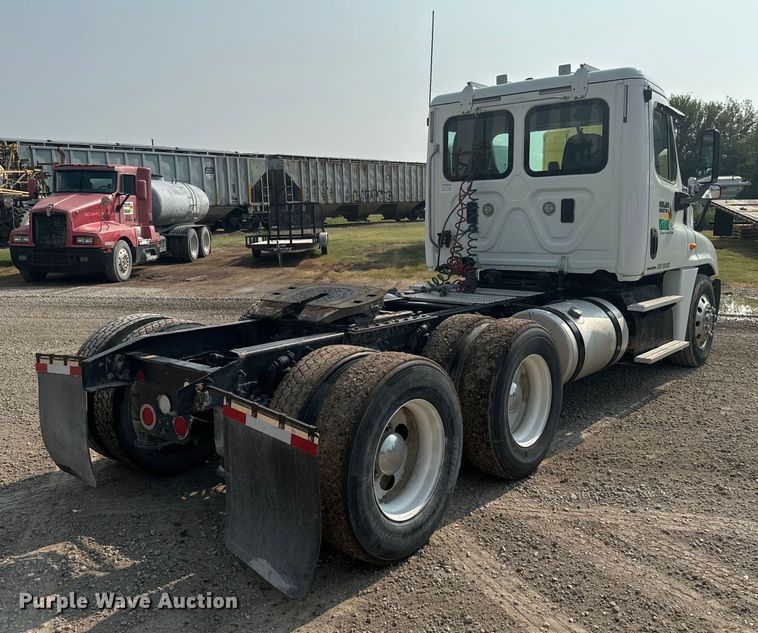 image for item DX3475 2012 Freightliner  Cascadia semi truck