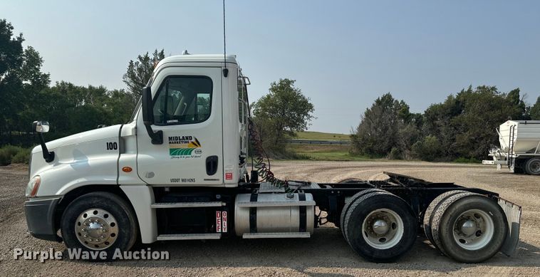 image for item DX3475 2012 Freightliner  Cascadia semi truck