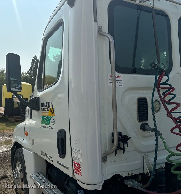 image for item DX3475 2012 Freightliner  Cascadia semi truck