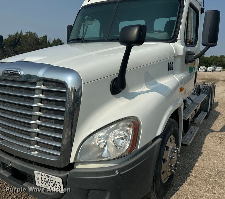 image for item DX3475 2012 Freightliner  Cascadia semi truck