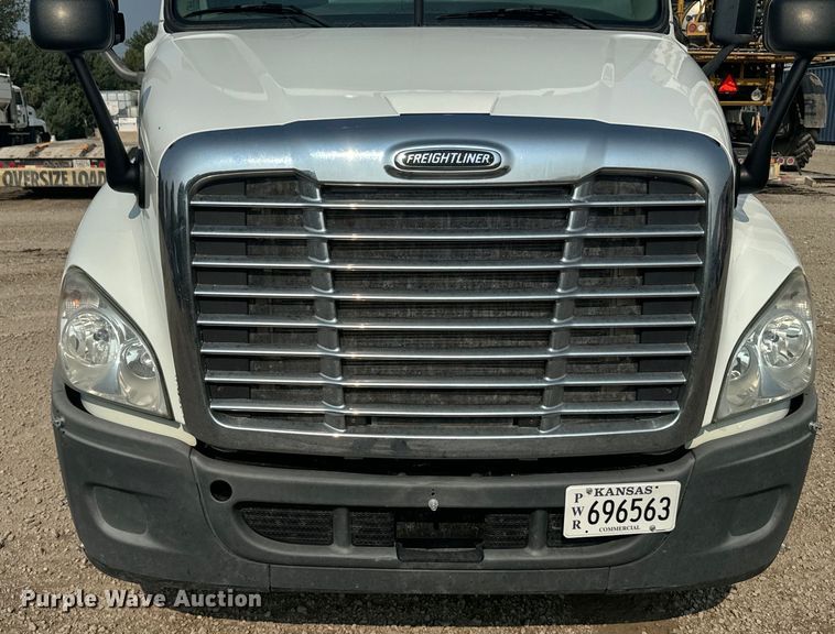 image for item DX3475 2012 Freightliner  Cascadia semi truck