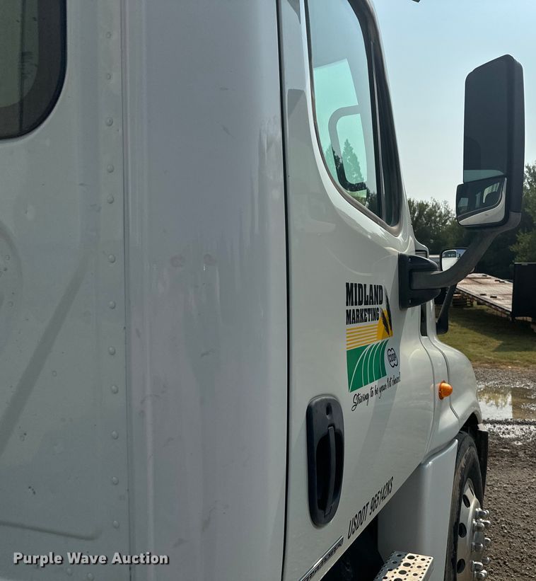 image for item DX3475 2012 Freightliner  Cascadia semi truck