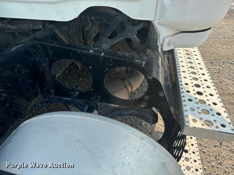 image for item DX3475 2012 Freightliner  Cascadia semi truck