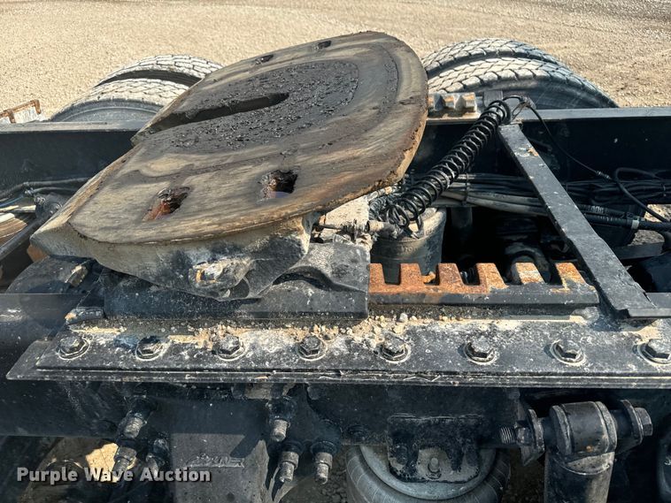 image for item DX3475 2012 Freightliner  Cascadia semi truck