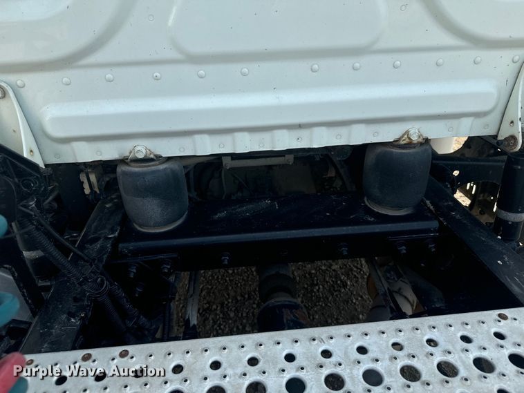 image for item DX3475 2012 Freightliner  Cascadia semi truck