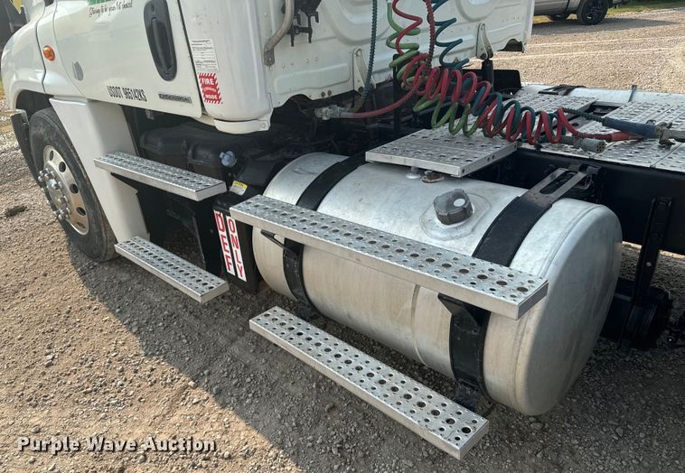 image for item DX3475 2012 Freightliner  Cascadia semi truck