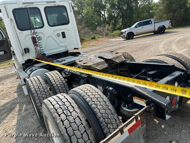 image for item DX3475 2012 Freightliner  Cascadia semi truck