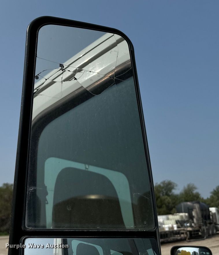 image for item DX3475 2012 Freightliner  Cascadia semi truck